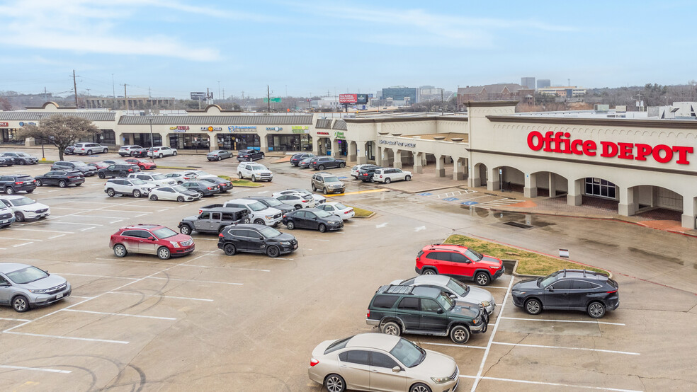 11613-11617 N Central Expy, Dallas, TX for lease - Building Photo - Image 1 of 25