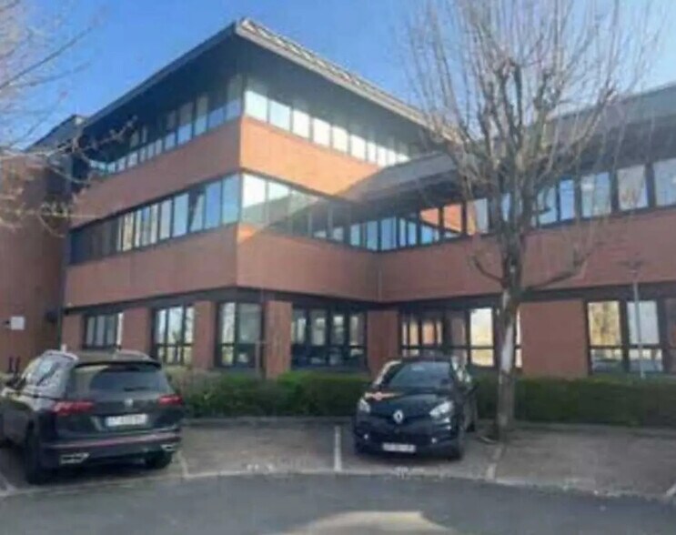Office in Saint-Ouen-sur-Seine for lease - Building Photo - Image 1 of 2