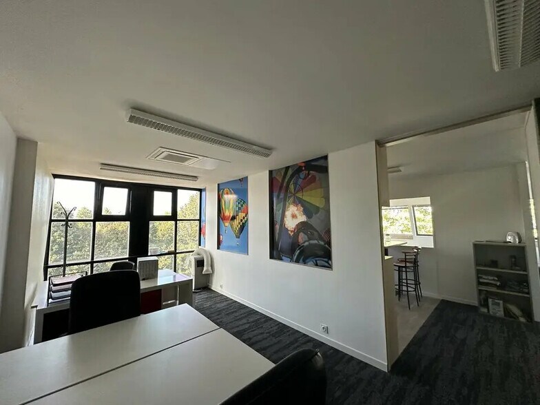 Office in Orvault for lease - Interior Photo - Image 2 of 3