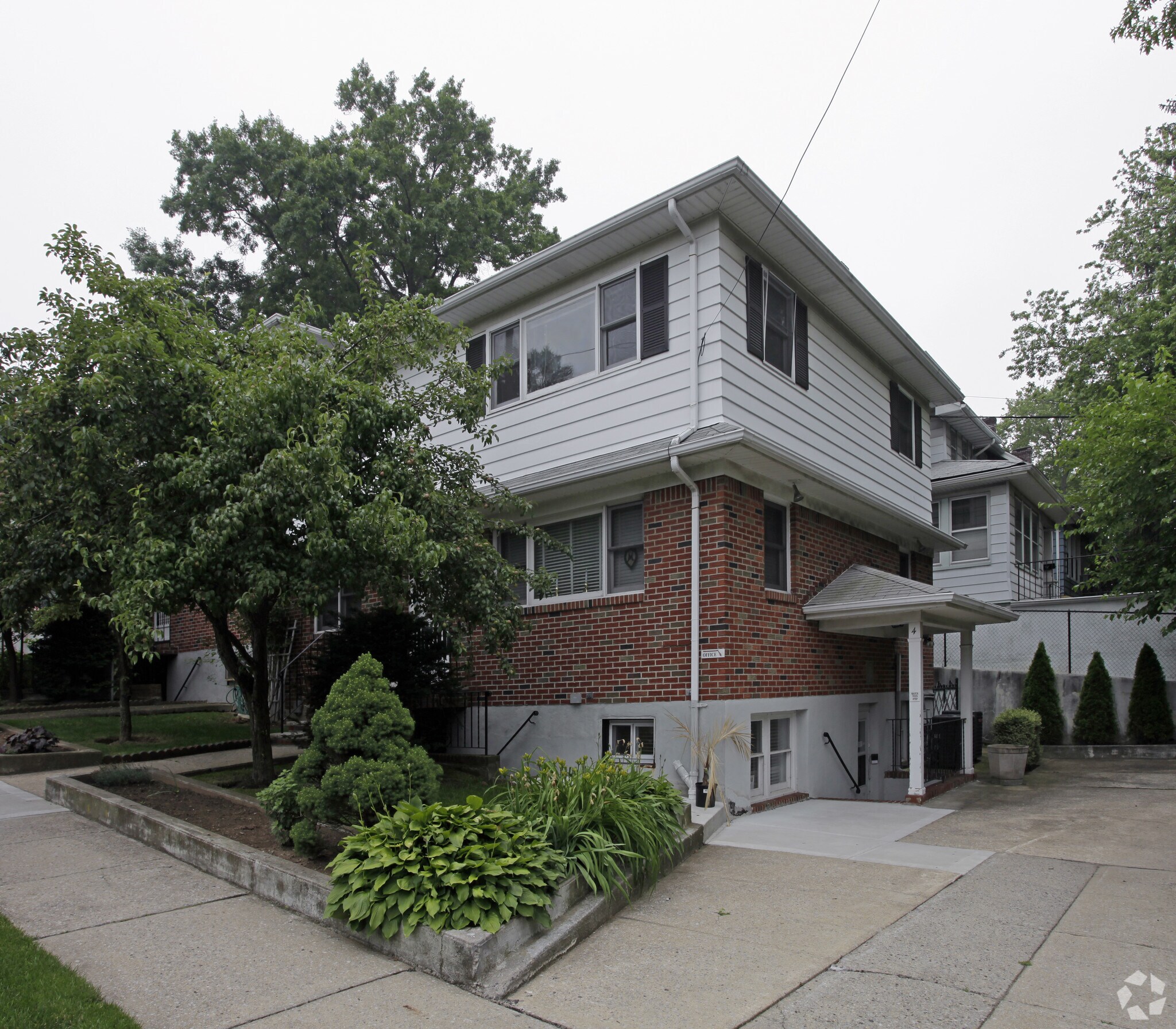 4 University Pl, Staten Island, NY for sale Primary Photo- Image 1 of 1