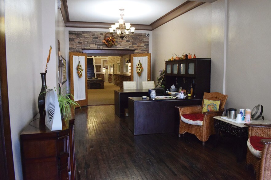 160 Fayette St Morgantown Wv 26505 Apartments Property For 21 Unit Apartment Building Offered For In Morgantown Wv