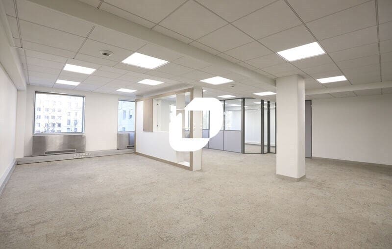 Office in Lyon for sale Interior Photo- Image 1 of 35