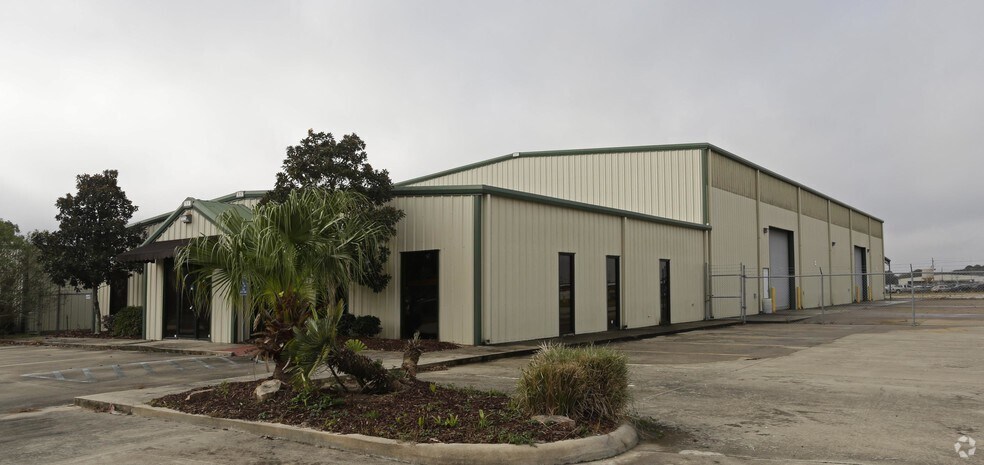 1352 Petroleum Pky, Broussard, LA for sale - Primary Photo - Image 1 of 1