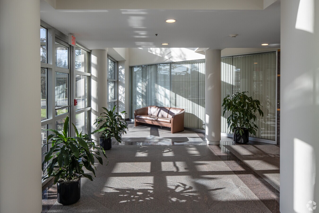 999 Riverview Dr, Totowa, NJ 07512 Commercenter/Totowa