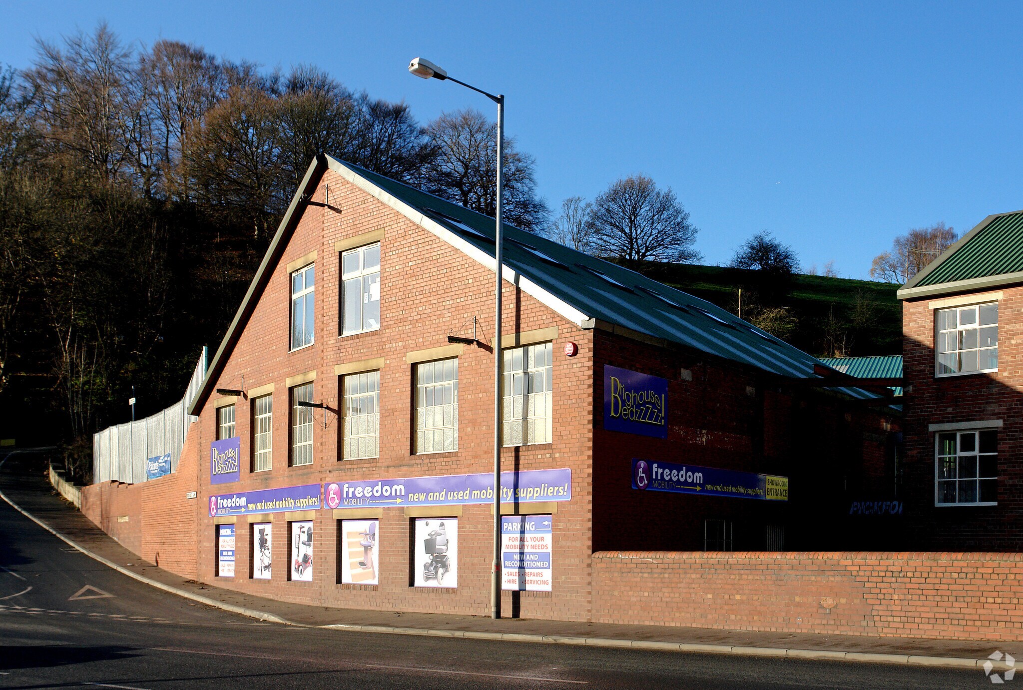 Elland Rd, Brighouse for lease Primary Photo- Image 1 of 4