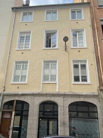 Office in Lyon for lease - Building Photo - Image 2 of 9
