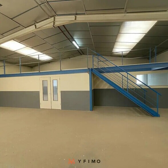 Flex in Gargenville for lease - Interior Photo - Image 2 of 6