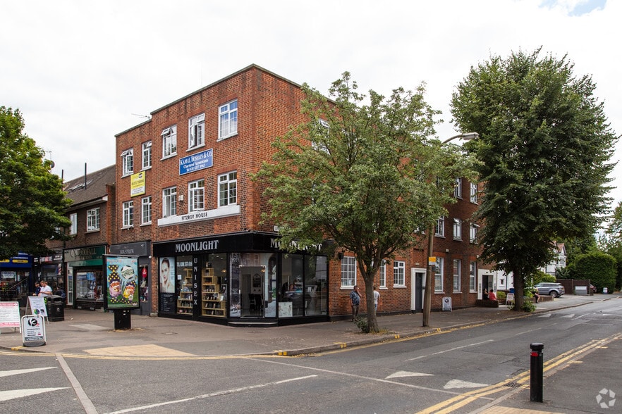 Lynwood Dr, Worcester Park for sale - Primary Photo - Image 1 of 1