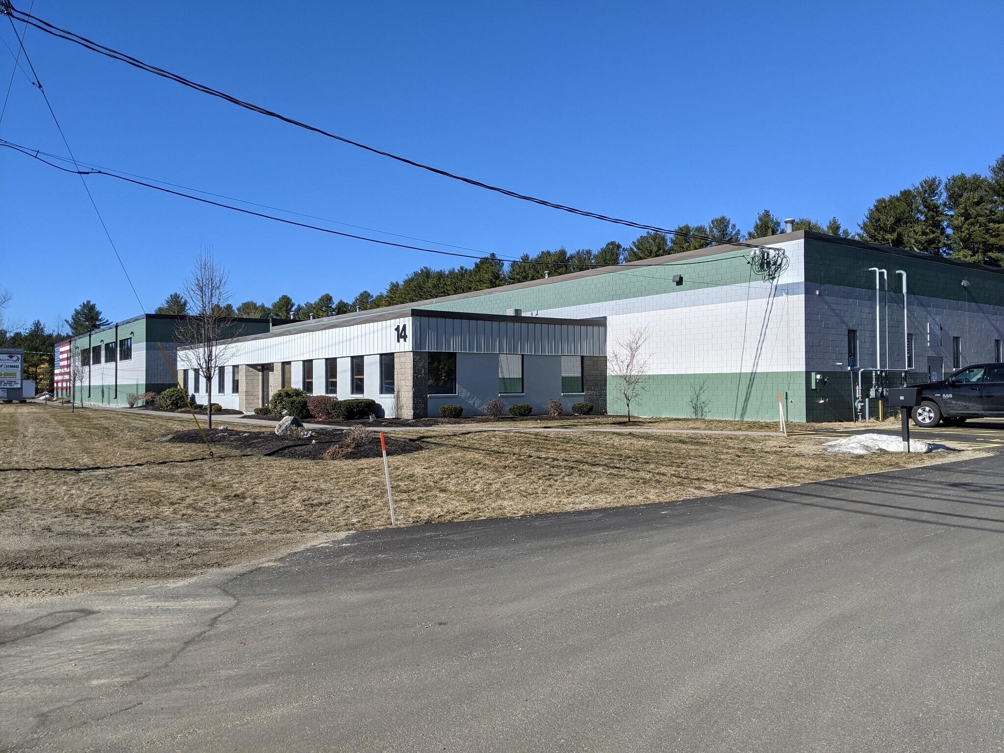 14 Continental Blvd, Merrimack, NH 03054