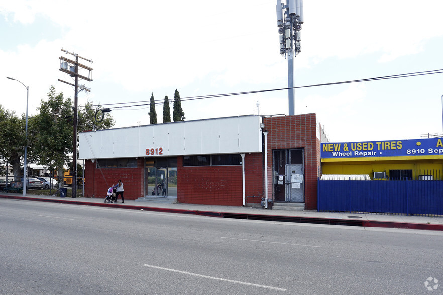 8912 Sepulveda Blvd, North Hills, CA for lease - Building Photo - Image 2 of 15