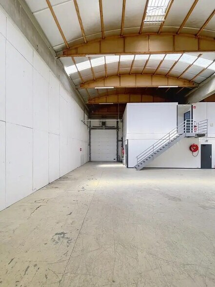 11 Chemin De L'Industrie, Dardilly for lease - Interior Photo - Image 3 of 8