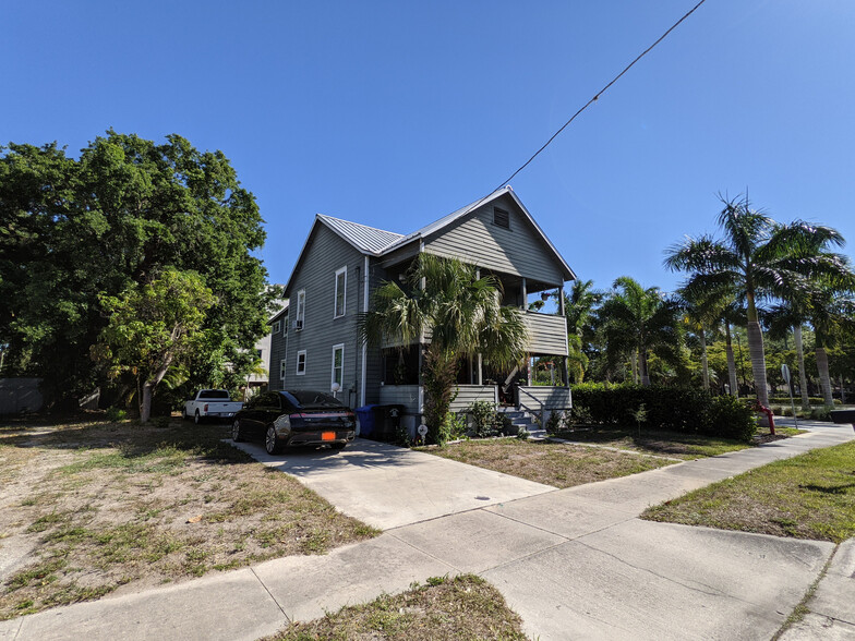 2163 Hoople St, Fort Myers, FL for sale - Primary Photo - Image 1 of 32