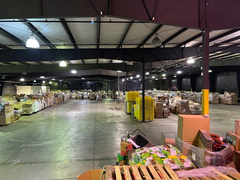 9501 Airport Dr, Fort Wayne, IN for lease - Building Photo - Image 3 of 4