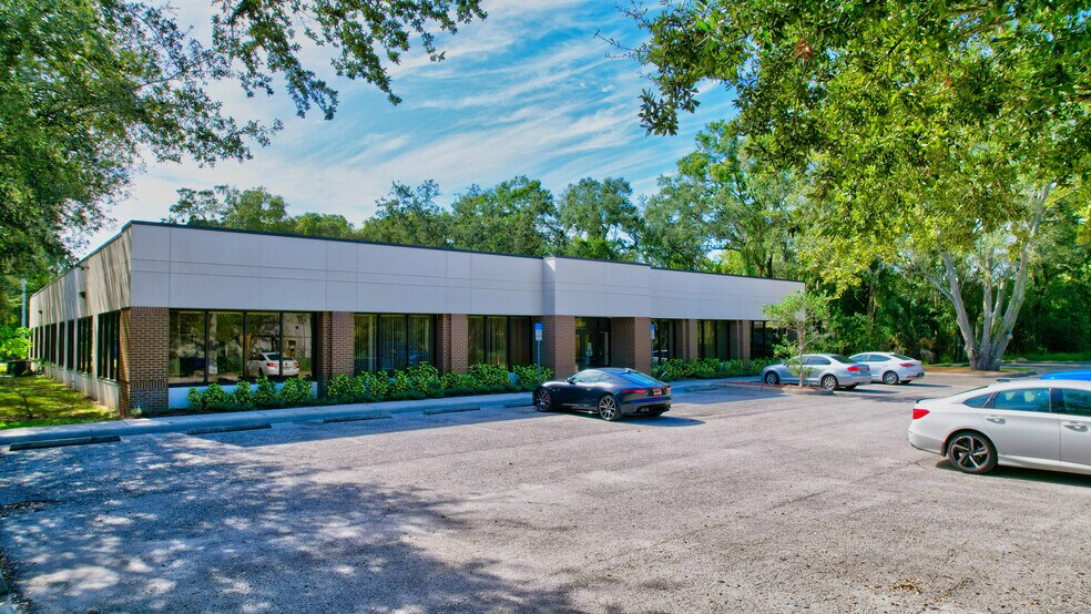 5620 W Sligh Ave, Tampa, FL for sale - Primary Photo - Image 1 of 43