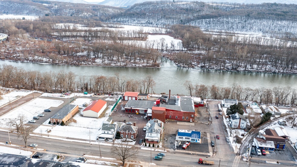 328 W Front St, Berwick, PA for sale - Building Photo - Image 2 of 92