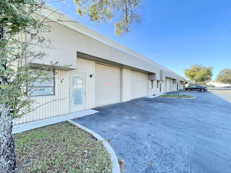 2960 Horseshoe Dr S, Naples, FL for sale - Building Photo - Image 1 of 1