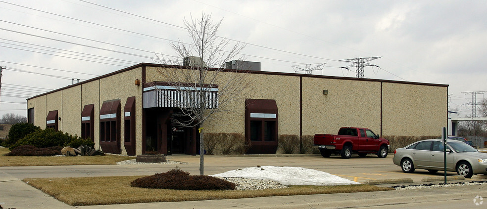 1425 Industrial Dr, Itasca, IL for sale - Building Photo - Image 1 of 1