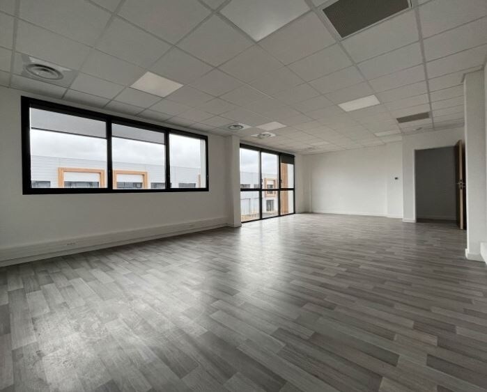 Industrial in Bruguières for lease - Building Photo - Image 2 of 7