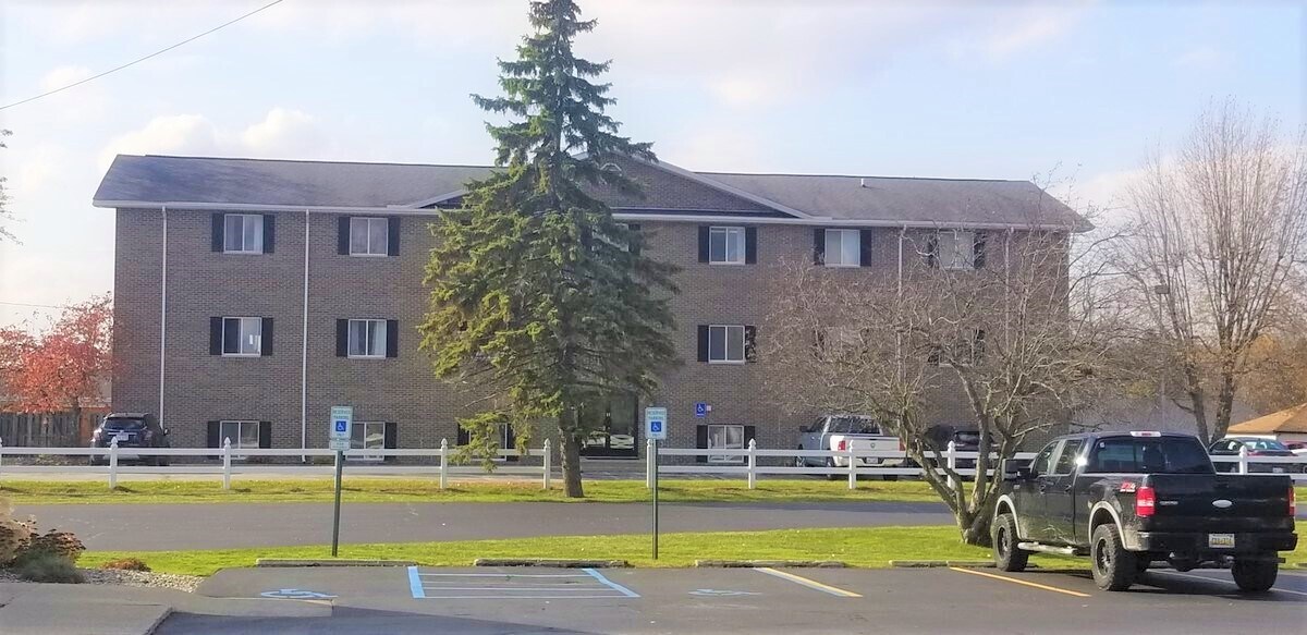 7628 Gratiot Rd, Saginaw, MI 48609 Gratiot Professional Building