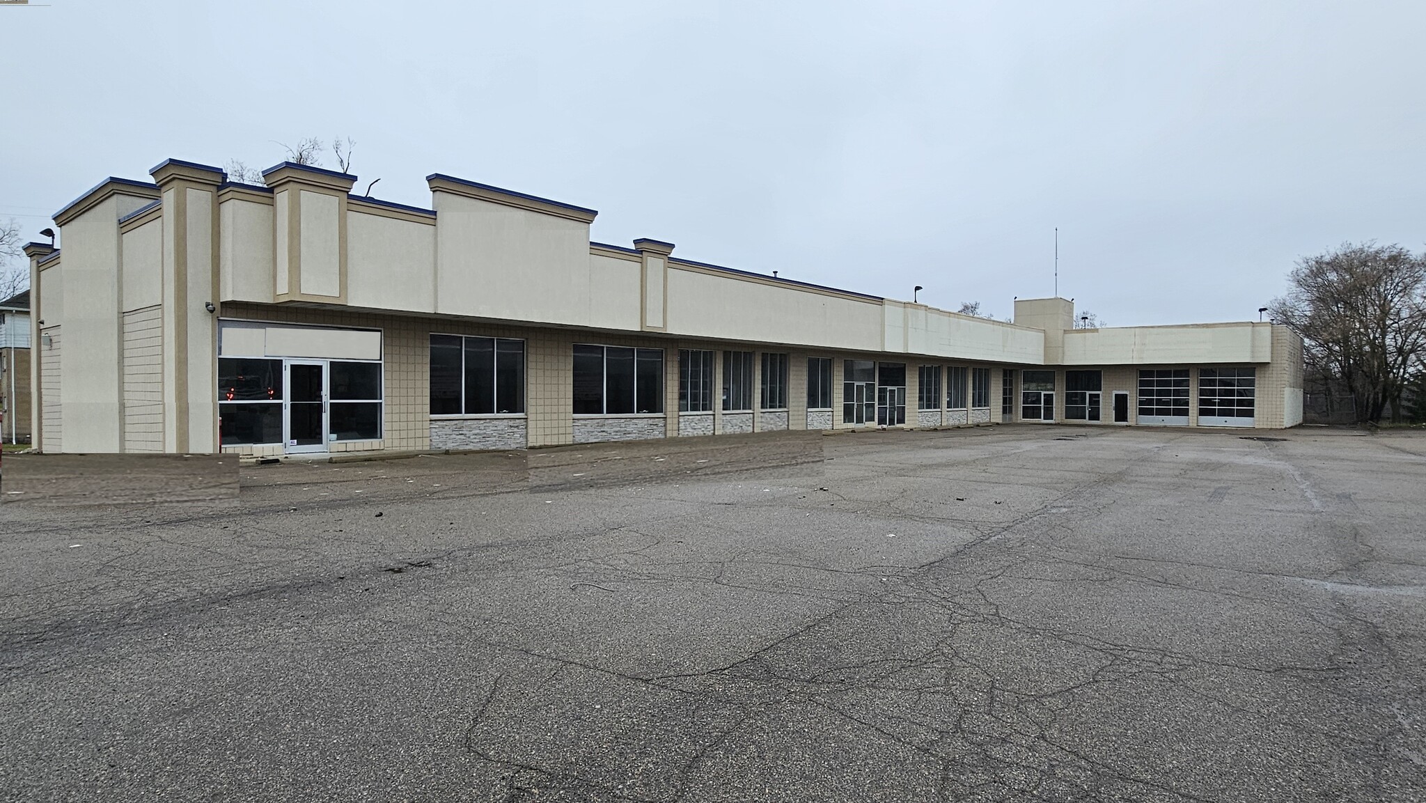 2900 E Michigan Ave, Jackson, MI for lease Building Photo- Image 1 of 3