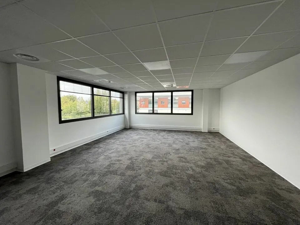 Office in Serris for sale Building Photo- Image 1 of 7