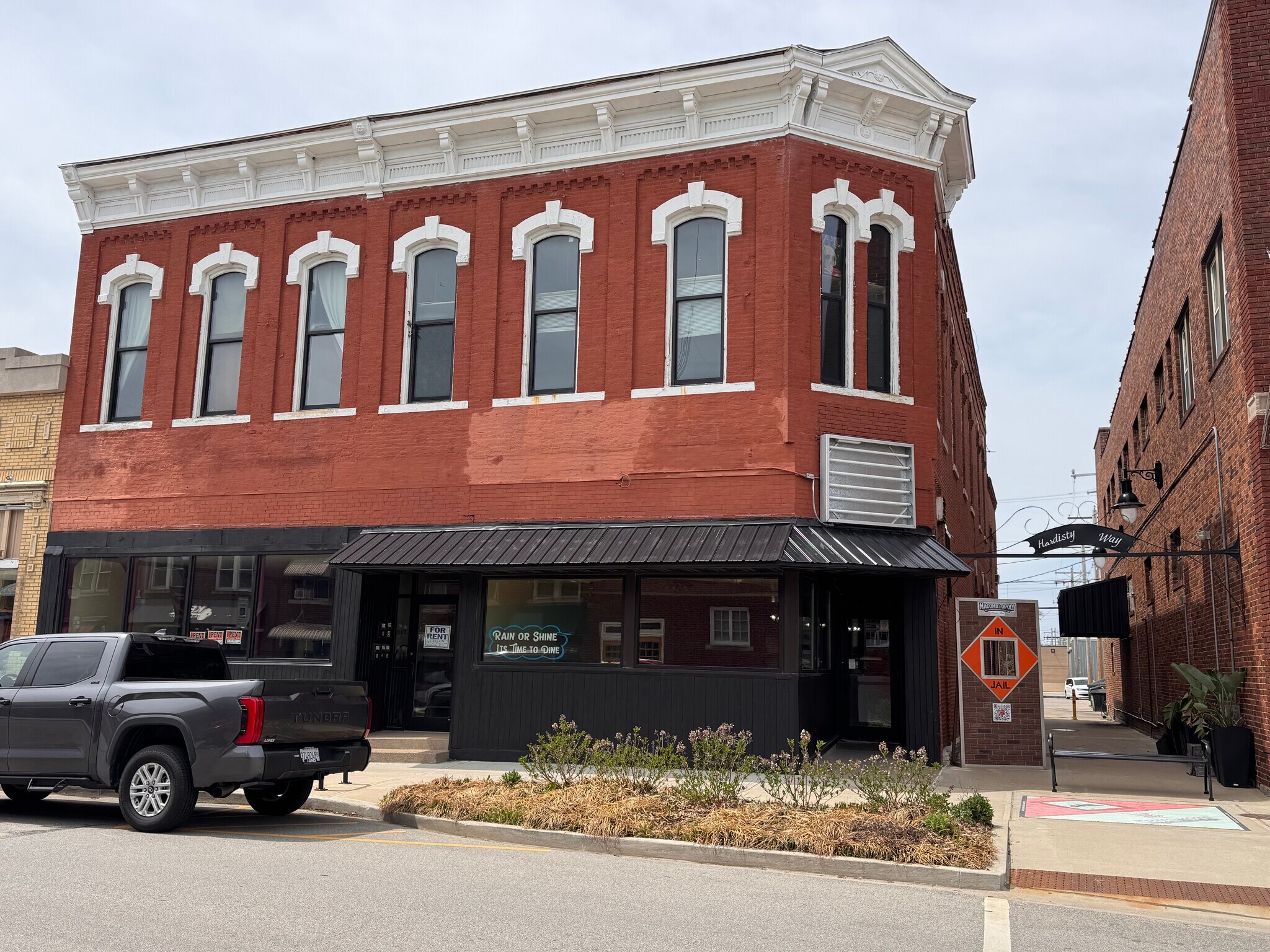 118 S Lafayette St, Macomb, IL for sale Building Photo- Image 1 of 43