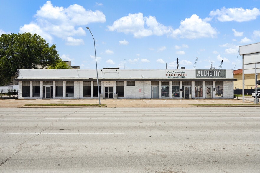2102-2112 Pease St, Houston, TX for lease - Building Photo - Image 1 of 13