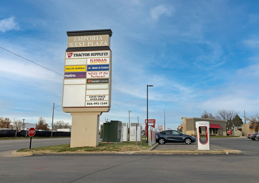 1312 Industrial Rd, Emporia, KS for lease - Building Photo - Image 3 of 6