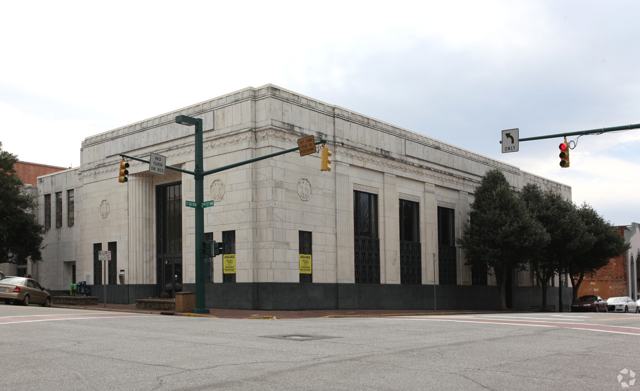 39 2nd St NW, Hickory, NC for sale Primary Photo- Image 1 of 1