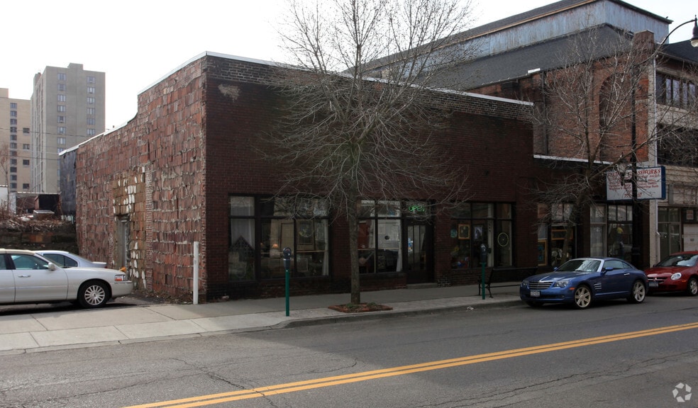 206-218 State St portfolio of 2 properties for sale on LoopNet.com - Primary Photo - Image 2 of 37