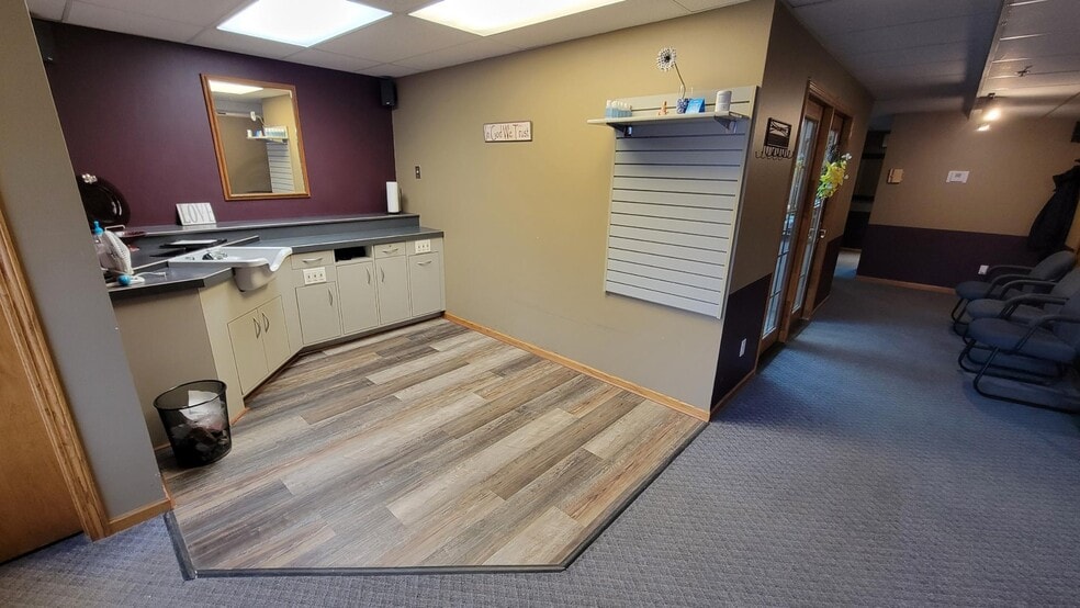 N87W16420 Appleton Ave, Menomonee Falls, WI for lease - Interior Photo - Image 3 of 4