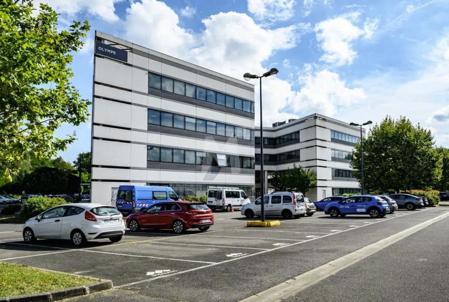 101 Rue Du Pelvoux, Évry for lease - Primary Photo - Image 1 of 2