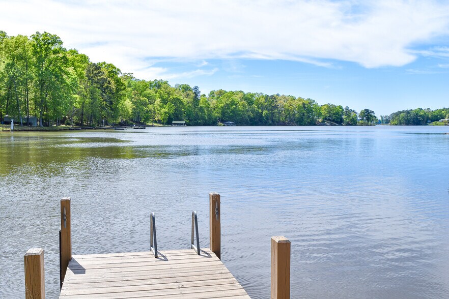 615 Cypress Point Dr, Chappells, SC 29037