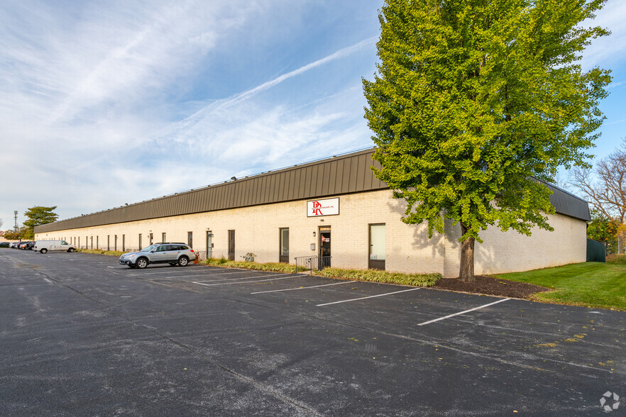 101-110 Darby Commons Ct, Folcroft, PA for lease - Primary Photo - Image 1 of 5