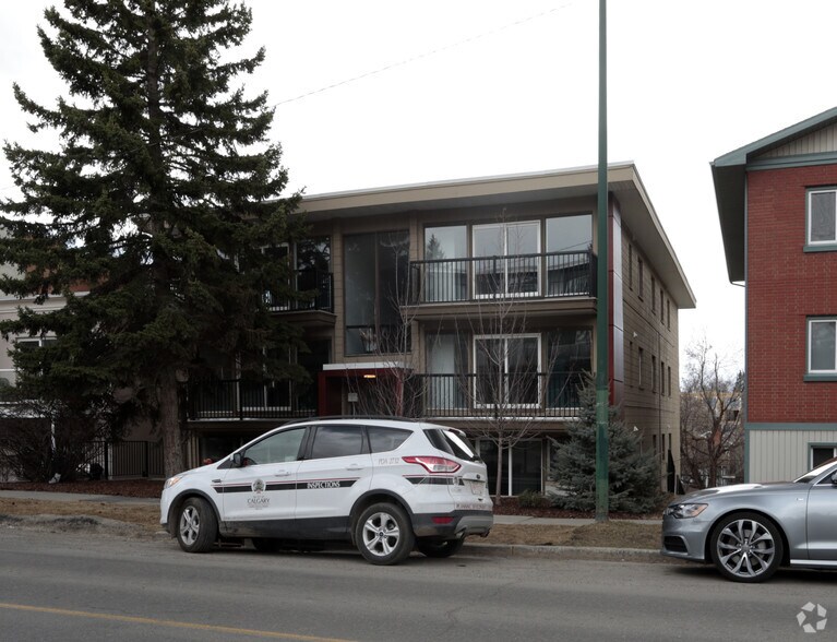 1617 26th Ave SW, Calgary, AB for sale - Primary Photo - Image 1 of 1