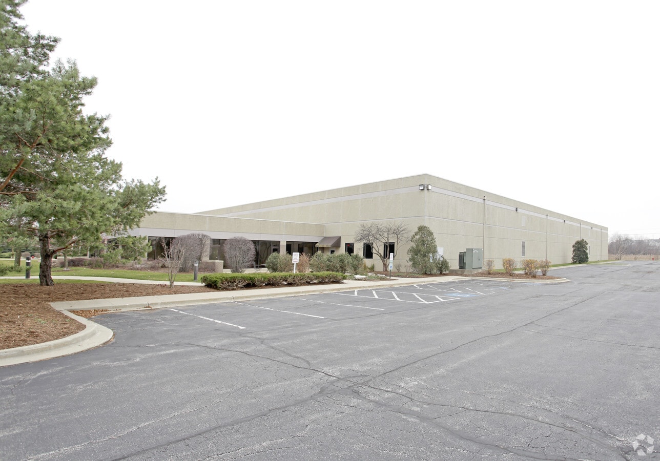 500 Bond St, Lincolnshire, IL 60069