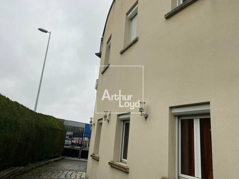 Flex in Saint-Michel-sur-Orge for sale - Building Photo - Image 2 of 5