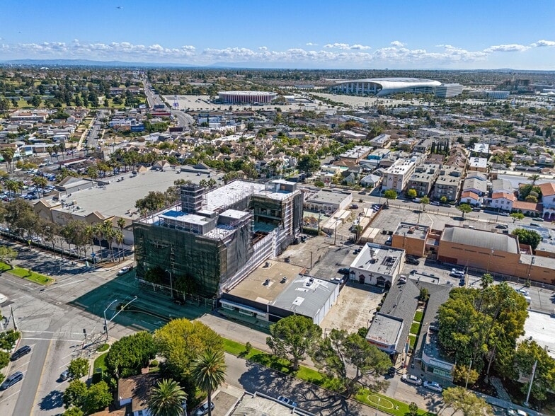 330-334 E Hillcrest Blvd, Inglewood, CA for sale - Building Photo - Image 2 of 7