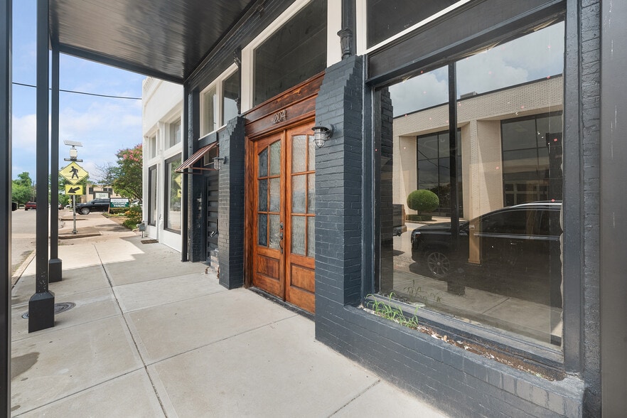 204 Church St, Sulphur Springs, TX for lease - Building Photo - Image 2 of 7