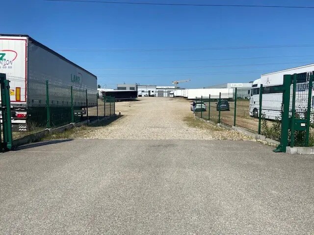 Avenue Docteur Schweitzer, Jonage for lease - Building Photo - Image 1 of 5