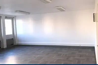 Office in Créteil for lease - Interior Photo - Image 2 of 2