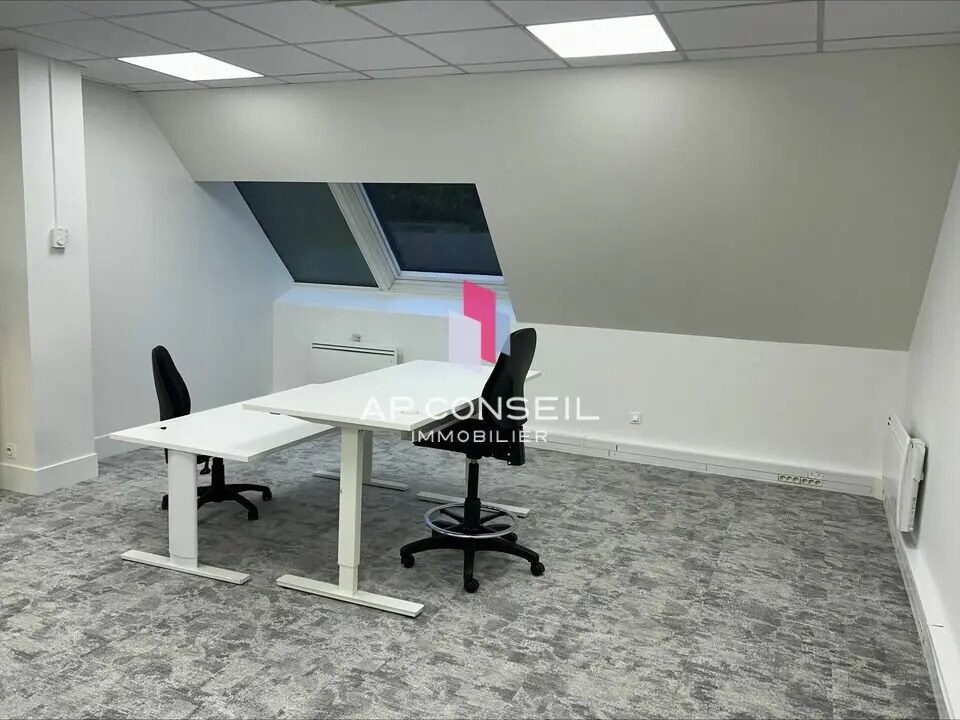 Office in Versailles for sale Interior Photo- Image 1 of 2