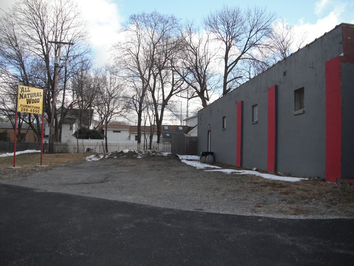 37 Stone Rd, Rochester, NY 14616