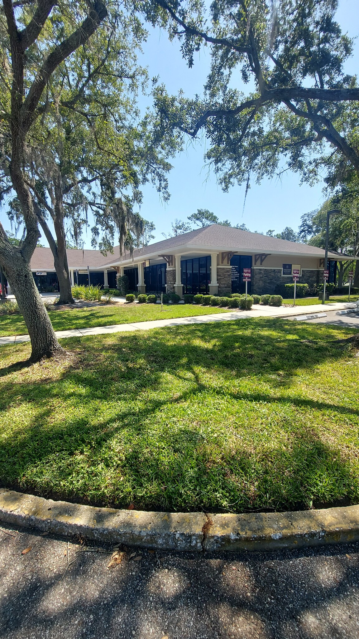 301 East Lake Woodlands Pkwy, Oldsmar, FL for lease Building Photo- Image 1 of 12