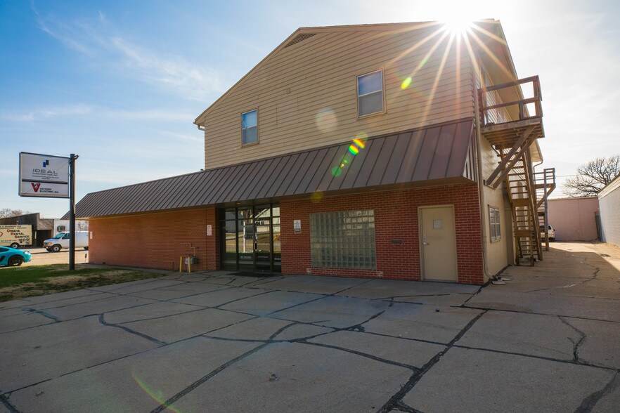 2222 N 83rd St, Omaha, NE for sale - Building Photo - Image 1 of 1
