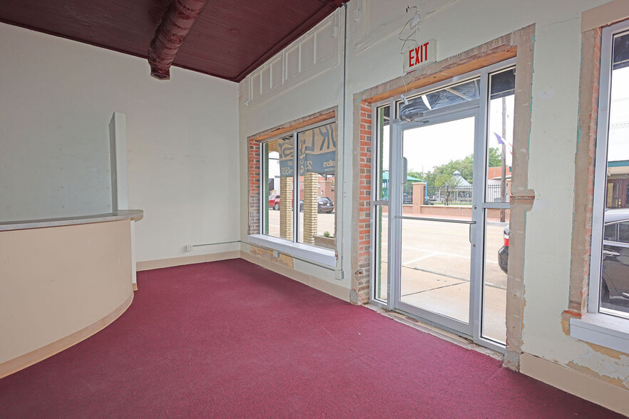 303 E Main St, Humble, TX for lease - Lobby - Image 3 of 19