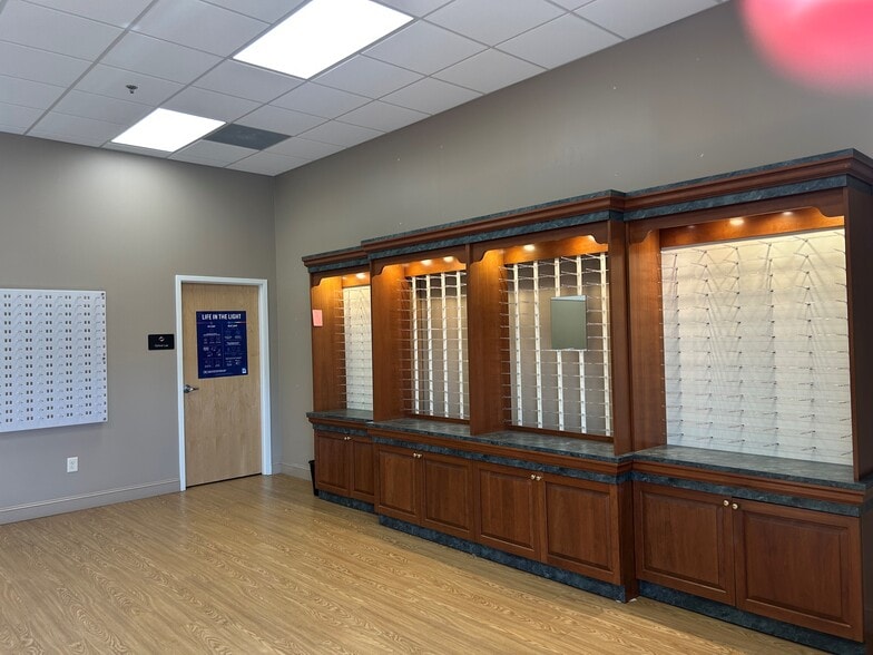 437 S Illinois Ave, Oak Ridge, TN for lease - Interior Photo - Image 3 of 14