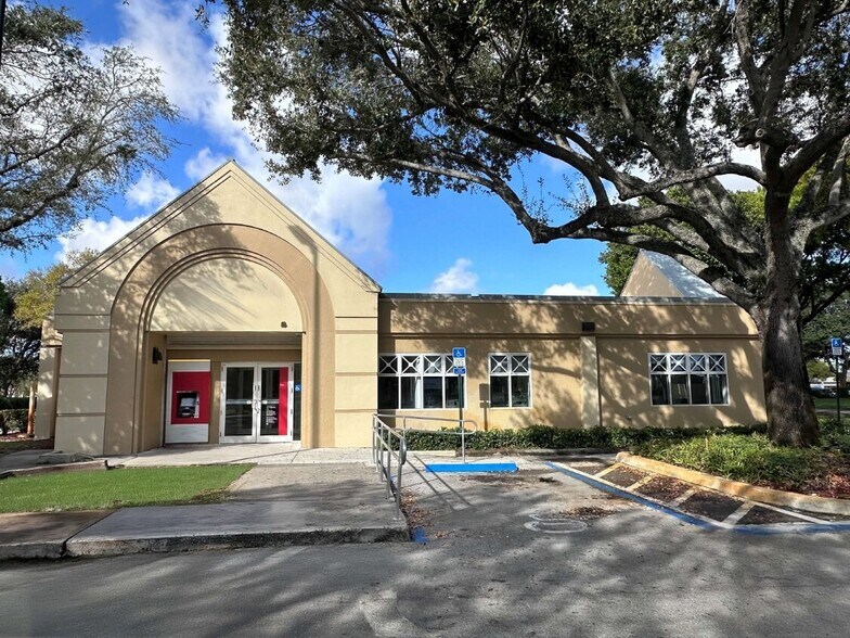 1700 W Commercial Blvd, Fort Lauderdale, FL for sale - Primary Photo - Image 1 of 7