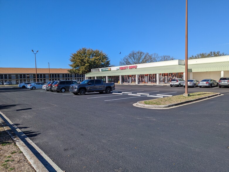 2000 Mcmillan Ave, Charleston, SC for lease - Building Photo - Image 1 of 6