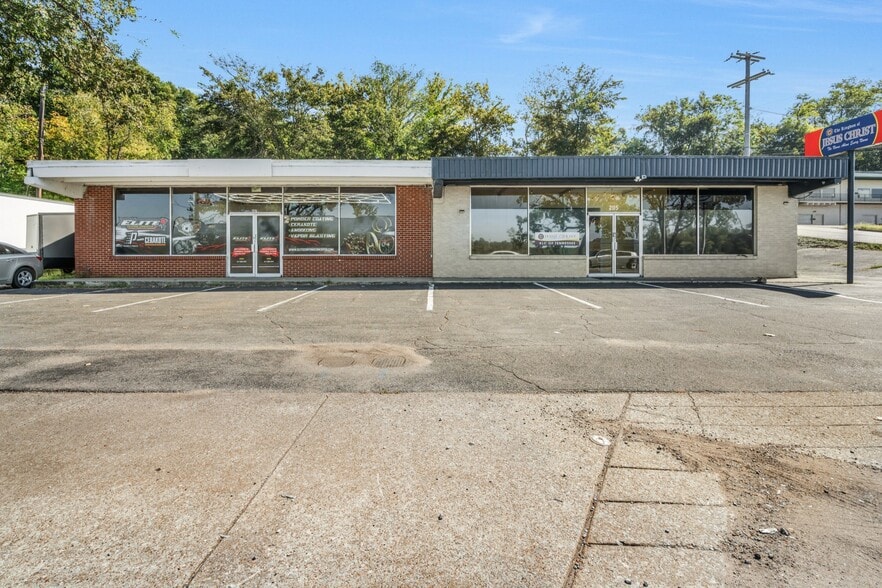 207 & 211 N Riverside Dr portfolio of 2 properties for sale on LoopNet.com - Building Photo - Image 1 of 24